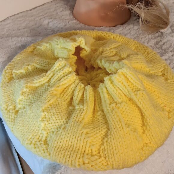 Yellow Knit Beret - Picture 5 of 7